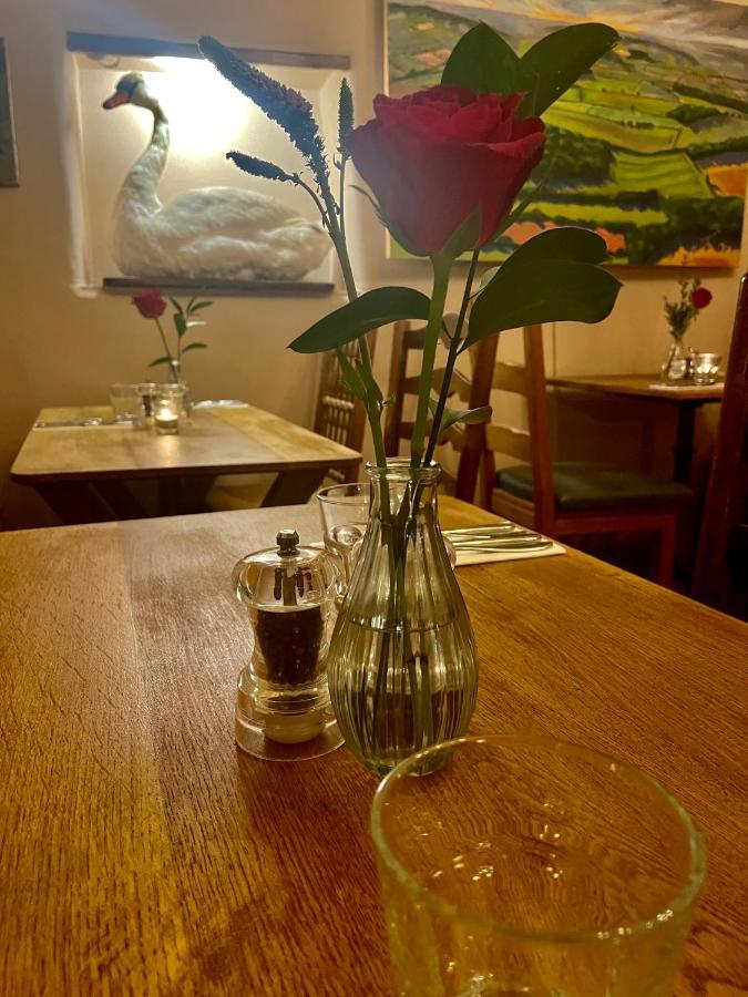 The Swan Inn Swinbrook Burford Εξωτερικό φωτογραφία