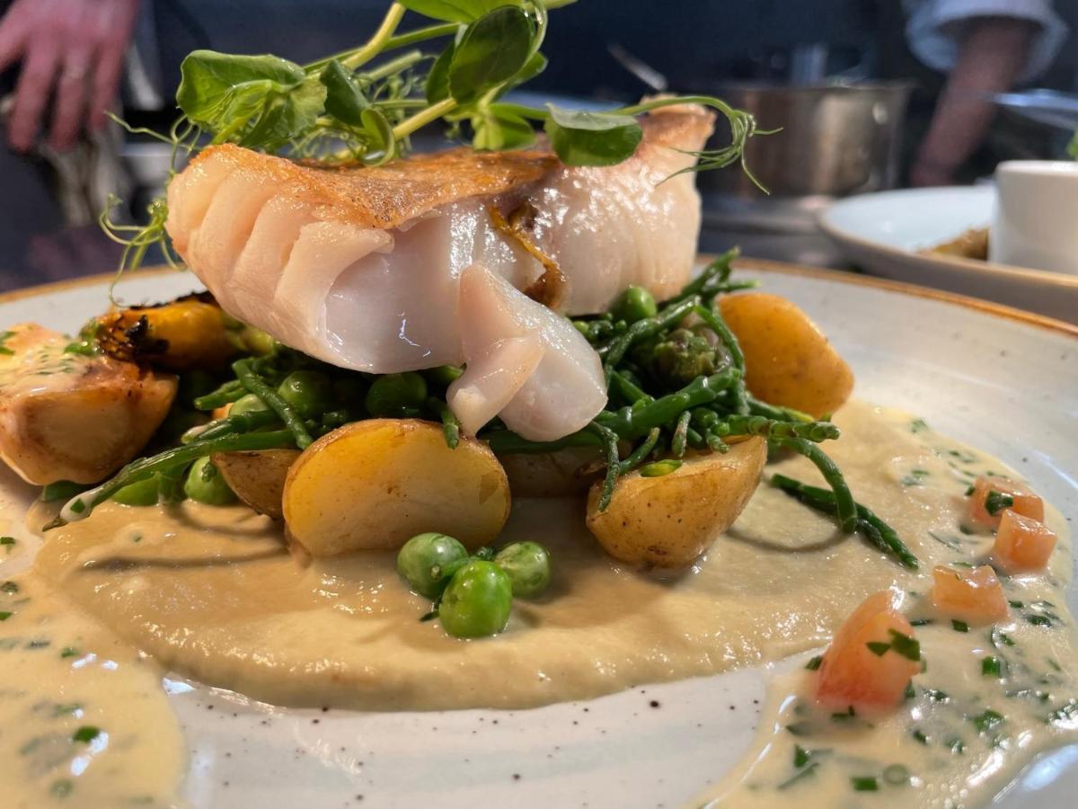 The Swan Inn Swinbrook Burford Εξωτερικό φωτογραφία