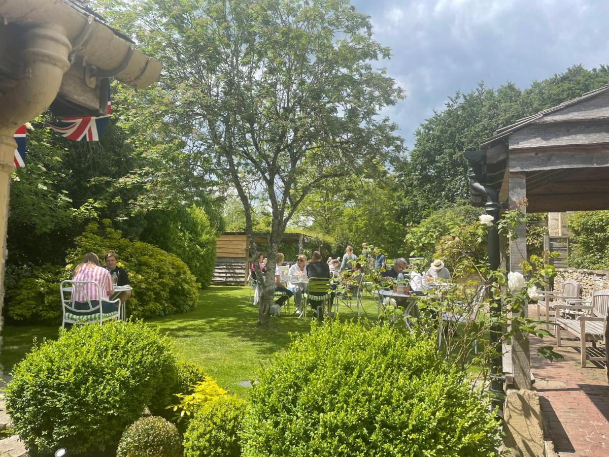 The Swan Inn Swinbrook Burford Εξωτερικό φωτογραφία