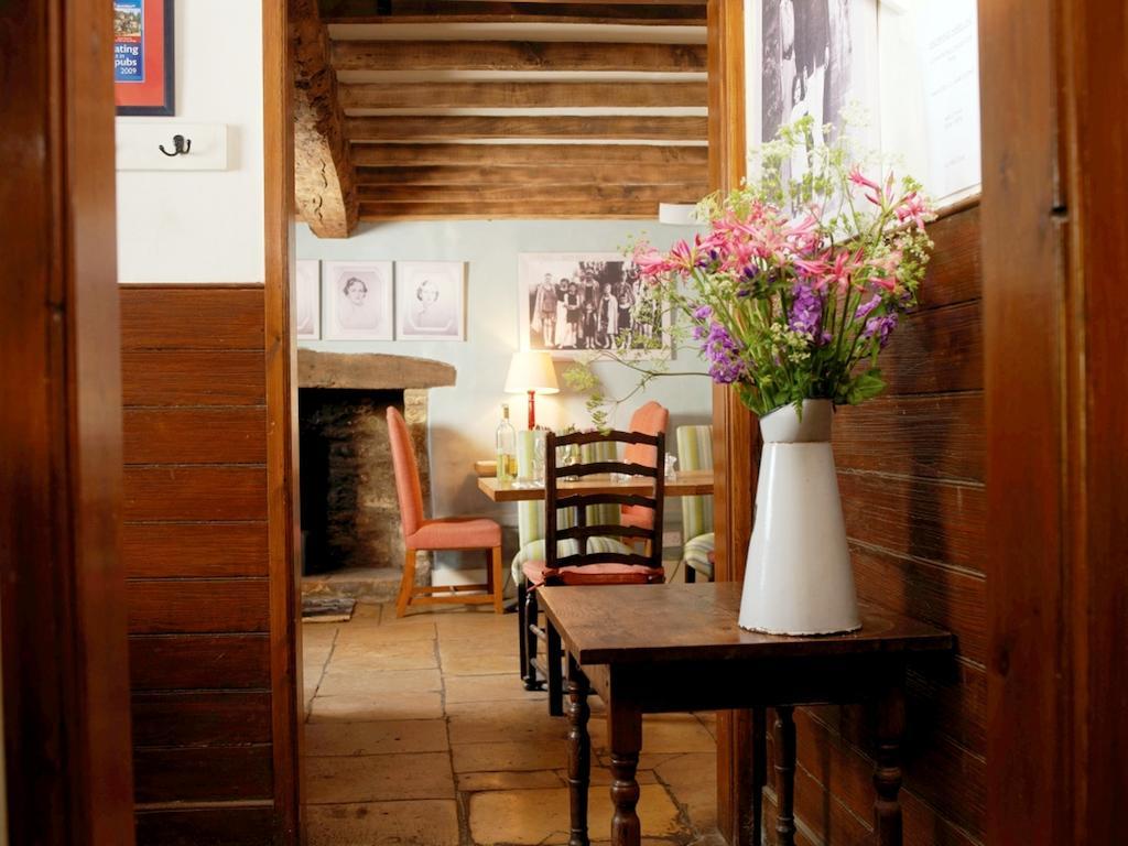 The Swan Inn Swinbrook Burford Εξωτερικό φωτογραφία