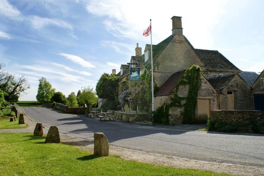 The Swan Inn Swinbrook Burford Εξωτερικό φωτογραφία