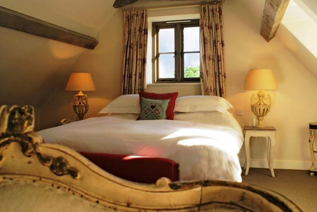 The Swan Inn Swinbrook Burford Εξωτερικό φωτογραφία